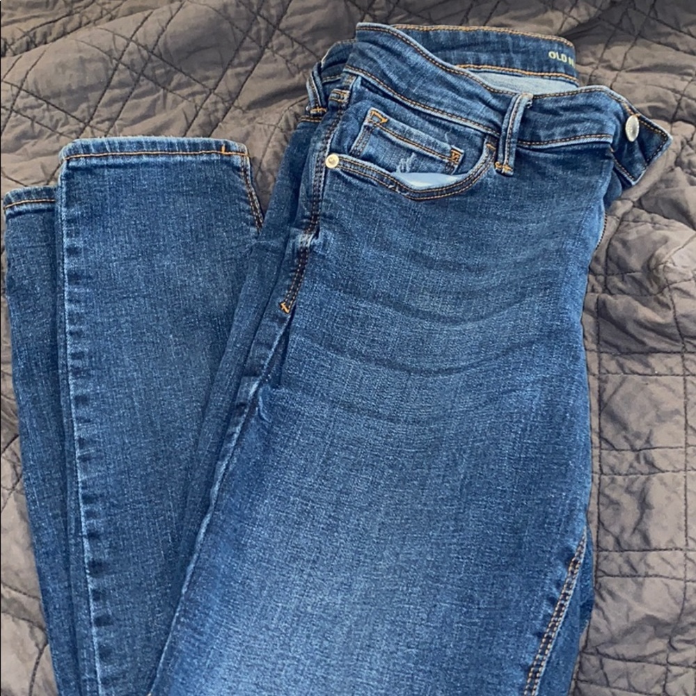 Women’s old navy jeans holes in the knees
